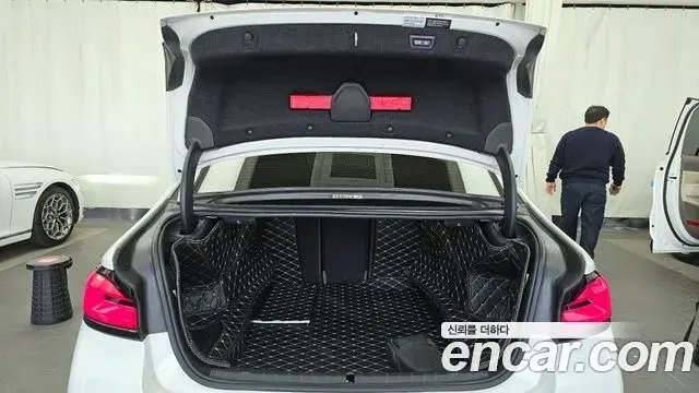 BMW 5 Series 2023 — Photo 11/20