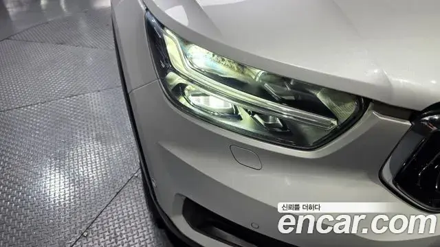 Volvo XC40 2020 — Şəkil 31/40