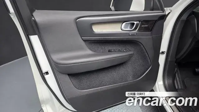 Volvo XC40 2020 — Şəkil 3/40
