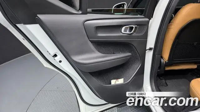 Volvo XC40 2020 — Şəkil 4/40