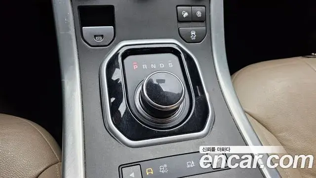 Land Rover Range Rover Evoque 2018 — Şəkil 26/32