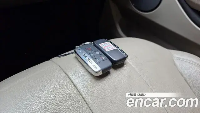 Land Rover Range Rover Evoque 2018 — Şəkil 25/32