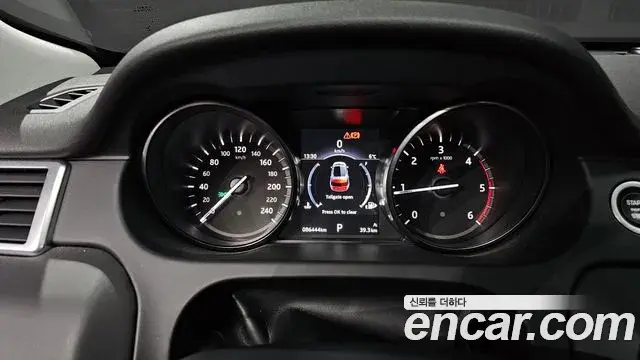 Land Rover Discovery Sport 2018 — Фото 8/20