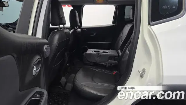 Jeep Renegade 2018 — Фото 11/20