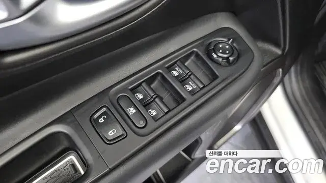 Jeep Renegade 2018 — Фото 13/20