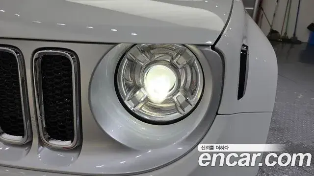 Jeep Renegade 2018 — Photo 31/31