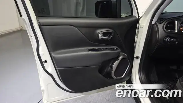 Jeep Renegade 2018 — Photo 28/31