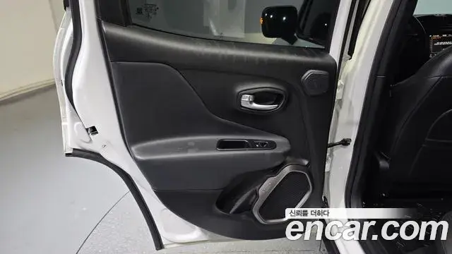 Jeep Renegade 2018 — Photo 9/31