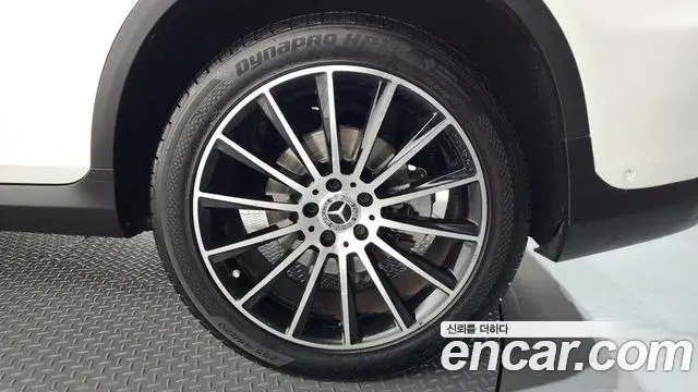 Mercedes-Benz GLC-Class 2018 — Photo 24/37