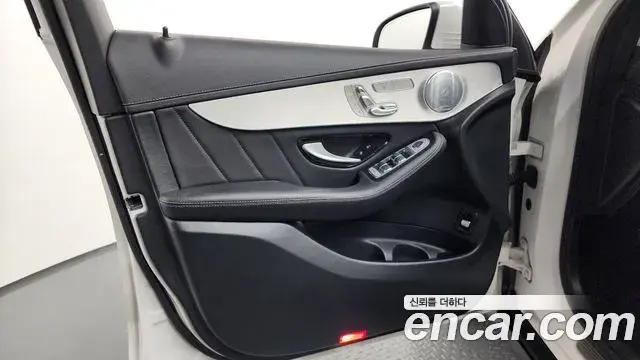 Mercedes-Benz GLC-Class 2018 — Photo 13/37