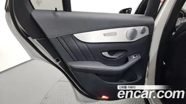 Mercedes-Benz GLC-Class 2018 — Photo 17/37