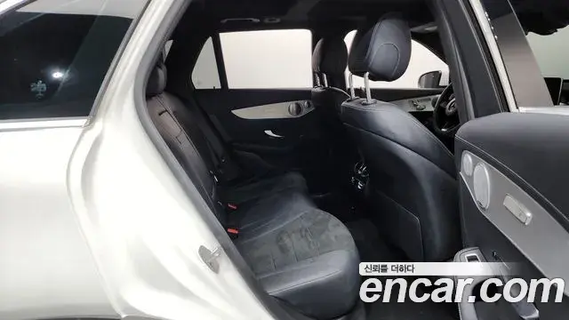 Mercedes-Benz GLC-Class 2018 — Photo 35/37