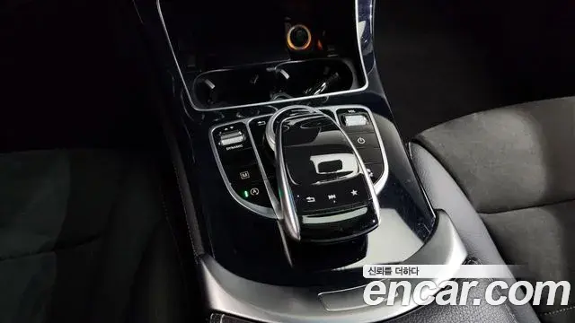 Mercedes-Benz GLC-Class 2018 — Photo 18/37