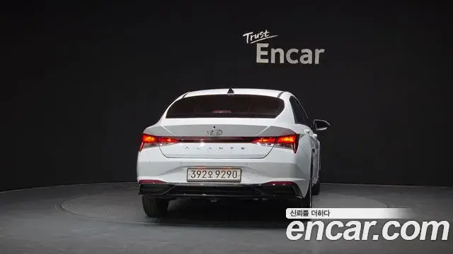 Hyundai The New Avante Hybrid 2021 — Photo 8/20