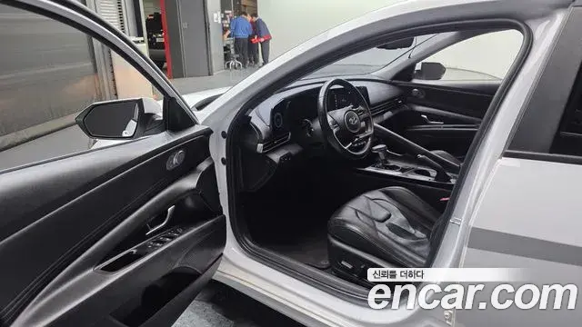 Hyundai The New Avante Hybrid 2021 — Photo 19/20