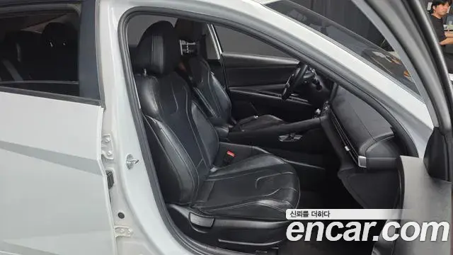 Hyundai The New Avante Hybrid 2021 — Photo 1/20