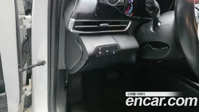 Hyundai The New Avante Hybrid 2021 — Photo 15/20