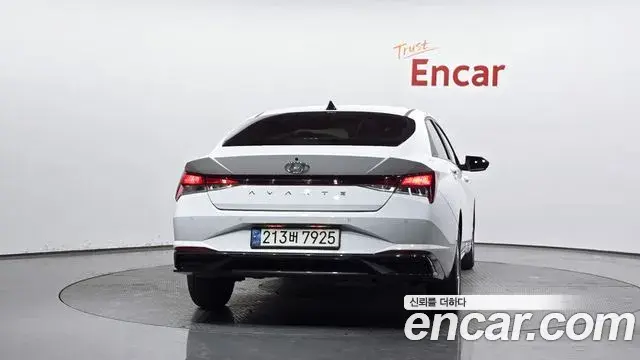 Hyundai The New Avante Hybrid 2021 — Photo 12/20