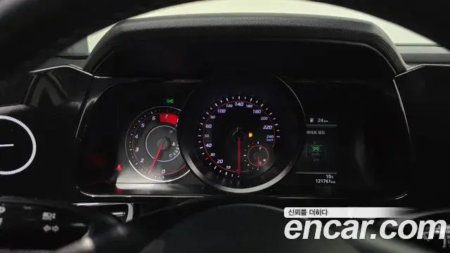 Hyundai The New Avante Hybrid 2021 — Photo 9/20