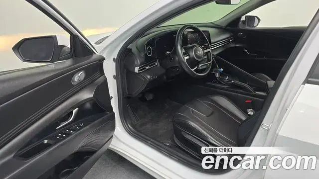 Hyundai The New Avante Hybrid 2021 — Photo 13/20