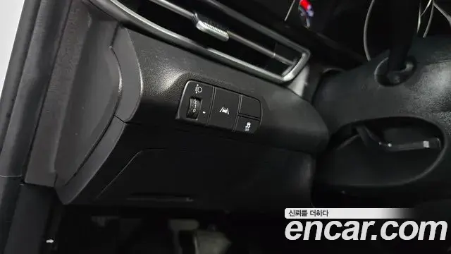 Hyundai The New Avante Hybrid 2021 — Photo 16/20