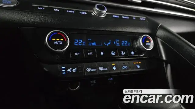 Hyundai The New Avante Hybrid 2021 — Photo 1/20