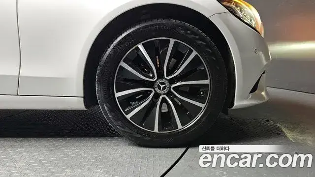 Mercedes-Benz C-Class 2020 — Şəkil 23/31