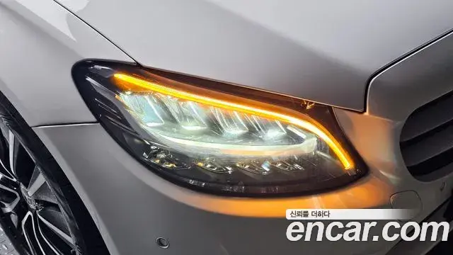 Mercedes-Benz C-Class 2020 — Şəkil 18/31