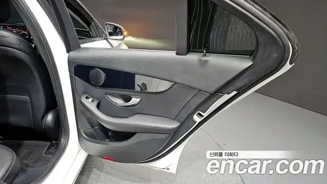 Mercedes-Benz C-Class 2020 — Şəkil 30/31