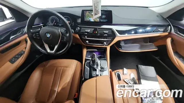 BMW 5 Series 2018 — Фото 10/20