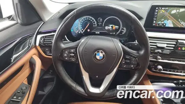 BMW 5 Series 2018 — Фото 14/20