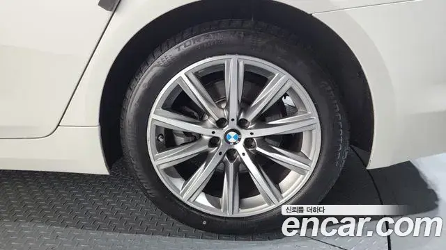 BMW 5 Series 2018 — Photo 34/34