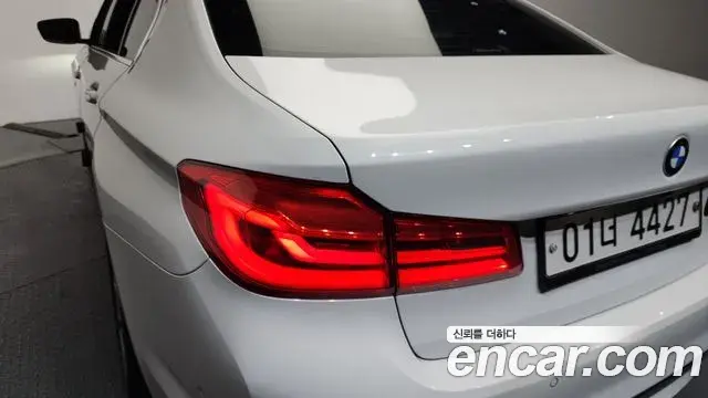 BMW 5 Series 2018 — Photo 13/34