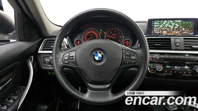 BMW 3 Series 2018 — ფოტო 11/32