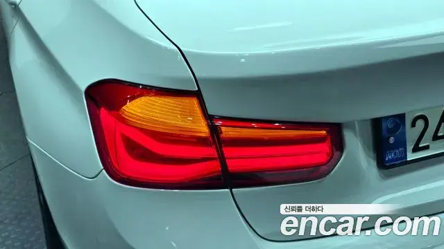BMW 3 Series 2018 — ფოტო 4/32