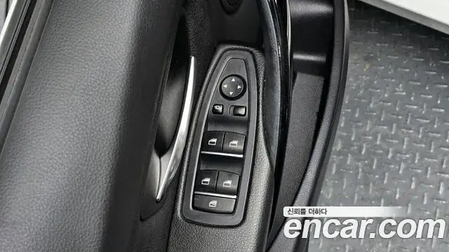 BMW 3 Series 2018 — ფოტო 26/32