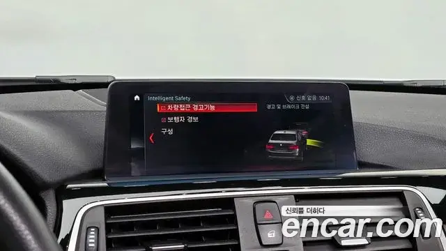 BMW 3 Series 2018 — ფოტო 32/32