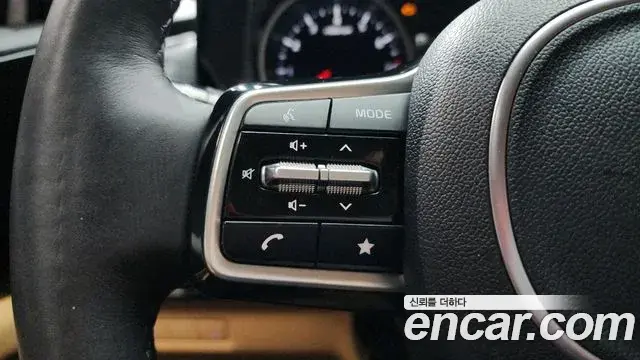 Kia Carnival 2022 — Photo 29/33