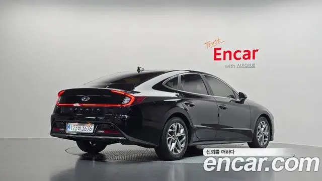 Hyundai Sonata Hybrid 2021 — Şəkil 12/31