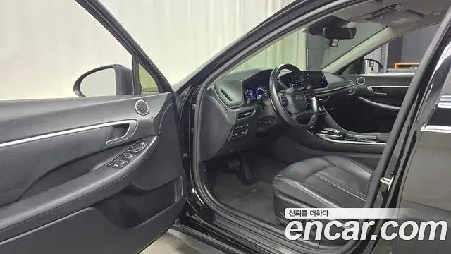 Hyundai Sonata Hybrid 2021 — Şəkil 21/31