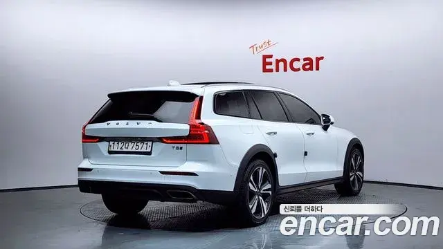 Volvo V60 Cross Country 2020 — Photo 15/36
