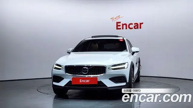 Volvo V60 Cross Country 2020 — Photo 21/36