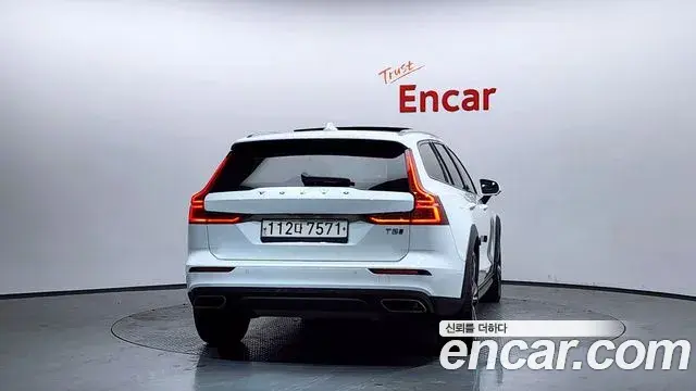 Volvo V60 Cross Country 2020 — Photo 26/36