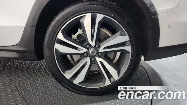 Volvo V60 Cross Country 2020 — Photo 32/36