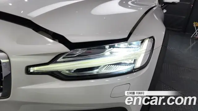 Volvo V60 Cross Country 2020 — Photo 6/36