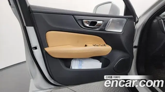 Volvo V60 Cross Country 2020 — Photo 33/36