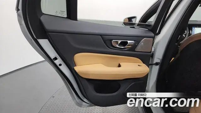 Volvo V60 Cross Country 2020 — Photo 7/36