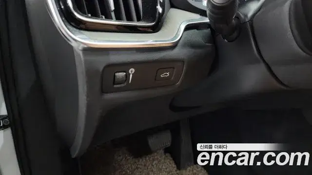 Volvo V60 Cross Country 2020 — Photo 20/36