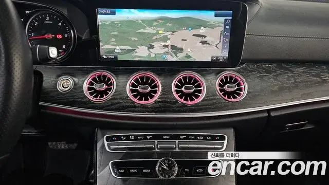 Mercedes-Benz E-Class 2018 — Фото 16/20