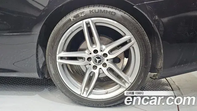 Mercedes-Benz E-Class 2018 — Şəkil 24/32